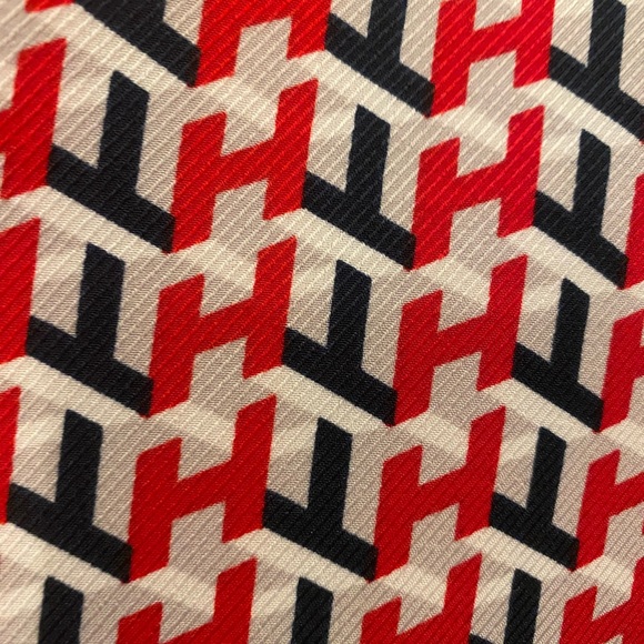 Tommy Hilfiger Red and Navy houndstooth Patterned top. Small, long sleeve,ribbed - Picture 7 of 8